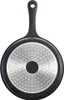 The underside of a black frying pan with a silver, patterned base and a black handle. Anteprima dell’immagine prodotto