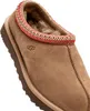 Close-up view of an Ugg slipper. Produktbild-Vorschau