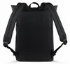 The back view of a black backpack on a white background. Anteprima dell’immagine prodotto