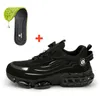 A black shoe with a green insole and a red plus sign. Voir les images du produit
