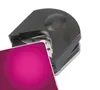 A corner rounder tool is shown cutting the corner of a pink card. Produktbild-Vorschau