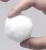 A hand holding a white filter ball. Anteprima dell’immagine prodotto