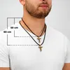 A man wearing a white t-shirt is shown wearing two necklaces with cross pendants of different lengths, indicated by measurement lines and text. Produktbild-Vorschau