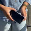 Glossy Wavy Hülle Buttercup  - Kompatibel mit iPhone 16 Produktbild-Vorschau 7