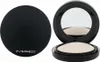 A MAC Mineralize Skinfinish Natural compact is shown open and closed against a white background. Podgląd zdjęcia produktu