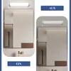 Two images of a bathroom mirror with a light fixture above it, showing the light in 'off' and 'on' states. Anteprima dell’immagine prodotto