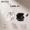 A product advertisement for Hollyland Lark A1 wireless microphones, showcasing two charging cases (white and black) with microphones inside and outside, along with feature icons and text. Anteprima dell’immagine prodotto