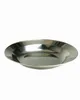 A single stainless steel plate shown from a slightly elevated side angle against a white background. Anteprima dell’immagine prodotto