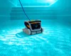 Robot piscine fonds, parois et ligne d'eau - Dolphin - E60I Voir les images du produit 5