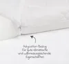 A close-up view of a white mattress cover with a zipper, with text describing its features. Produktbild-Vorschau