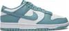 A side view of a Nike Dunk Low sneaker in turquoise and white. Anteprima dell’immagine prodotto