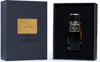 A product shot of a perfume bottle and its packaging. Anteprima dell’immagine prodotto
