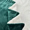 A close-up view of a folded green blanket with a white sherpa lining. Produktbild-Vorschau
