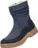 Auf dem Bild ist ein blauer Stiefel zu sehen der von der Seite betrachtet wird. Die Oberfläche des Stiefels wirkt glänzend und ist mit strukturiertem Material versehen. Produktbild-Vorschau