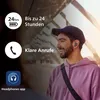 A man wearing earbuds and a baseball cap, with icons and text describing product features. Produktbild-Vorschau