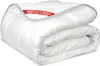 A folded white duvet with a red label that says 'MEDICLINE'. Voir les images du produit
