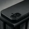 A close-up shot of the back of a black leather iPhone case, showing the camera module. Anteprima dell’immagine prodotto