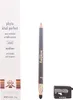 A product shot of an eyeliner pencil, its packaging, and a sharpener on a white background. Anteprima dell’immagine prodotto