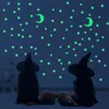Set di 100 adesivi murali fluorescenti Stelle e luna Anteprima dell’immagine prodotto 4