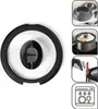 A collage of images showing a glass lid with a black rim and handle, and various usage scenarios. Voir les images du produit