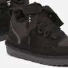 Close-up view of a black sneaker. Anteprima dell’immagine prodotto