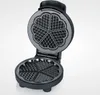 An open black waffle maker with heart-shaped waffle plates. Anteprima dell’immagine prodotto