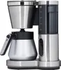 A studio shot of a coffee maker. Voir les images du produit
