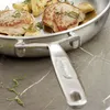 A close-up shot of a stainless steel frying pan with food inside, placed on a marble countertop. Anteprima dell’immagine prodotto
