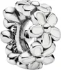 A close-up studio shot of a silver charm with white enamel flower details. Anteprima dell’immagine prodotto