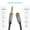 A diagram illustrating the universal compatibility of an audio cable with male and female connectors. Produktbild-Vorschau