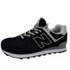 A side view of a black New Balance sneaker against a white background. Náhled obrázku produktu