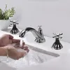 3otvorová nerezová baterie Umyvadlová baterie stříbrná pro Náhled obrázku produktu 3