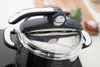 A close-up shot of a pressure cooker lid with its handle. Anteprima dell’immagine prodotto