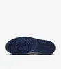 The underside of a sneaker is shown against a white background. Voir les images du produit