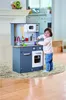Hape Holz-Spielküche mit Zubehör - realistisches Produktbild-Vorschau 2