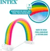 An inflatable rainbow sprinkler with cloud bases, shown on a white background with text callouts. Produktbild-Vorschau