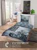 A bedroom scene with a bed made with Route 66 themed bedding, a desk, and a wall with city names. Produktbild-Vorschau