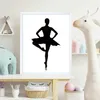 A framed picture of a ballerina in a black tutu is displayed on a shelf in a child's room, next to a stuffed giraffe and other decorative items. Anteprima dell’immagine prodotto