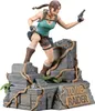 A statue of Lara Croft from Tomb Raider, posed dynamically on a stone ruin. Anteprima dell’immagine prodotto