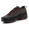 A single hiking shoe is shown against a white background. Produktbild-Vorschau