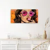 Wanduhr aus Glas mit Motiv Frau Mit Lollipop- 60 x 30 cm - Produktbild-Vorschau 4