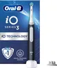 The image shows the packaging of an Oral-B electric toothbrush, with the toothbrush itself prominently displayed. Voir les images du produit