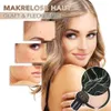 Moisture Cushion Foundation mit pilzförmigem Applikator, neben einer Frau mit klarer Haut und drei eingefügten Bildern, die Haut mit Akne zeigen Anteprima dell’immagine prodotto