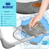 A hand is shown interacting with a control panel of a baby swing, with a list of features and instructions on the left. Produktbild-Vorschau