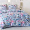 A close-up view of a floral-patterned duvet cover and pillowcases on a bed. Produktbild-Vorschau