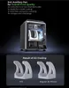 A 3D printer is shown with a diagram illustrating its auxiliary fan feature, followed by a comparison of print results with and without enhanced air cooling. Produktbild-Vorschau