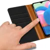 A hand is shown interacting with a phone case that has card slots. Podgląd zdjęcia produktu