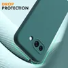 A close-up of a green phone case, highlighting its drop protection feature with a graphic overlay. Produktbild-Vorschau