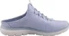 Das Bild zeigt einen flachen Schuh in einem sanften Hellblau mit einer glatten Oberfläche und einem schlichten Design. Der Schuh ist von der Seite präsentiert sodass die Form und die Farbe gut zur Geltung kommen. Produktbild-Vorschau