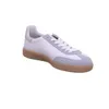 A single shoe on a white background. Voir les images du produit